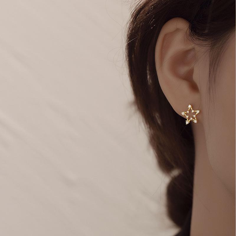 Banyan Tree S925 Silver Hollow Diamond Star Earrings - Korean Style Five-pointed Star Design for Women