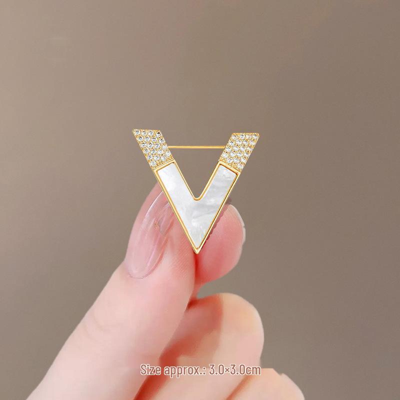 Элегантная мультяшная брошь-корсет - Милый женский нишевый аксессуар высокого класса