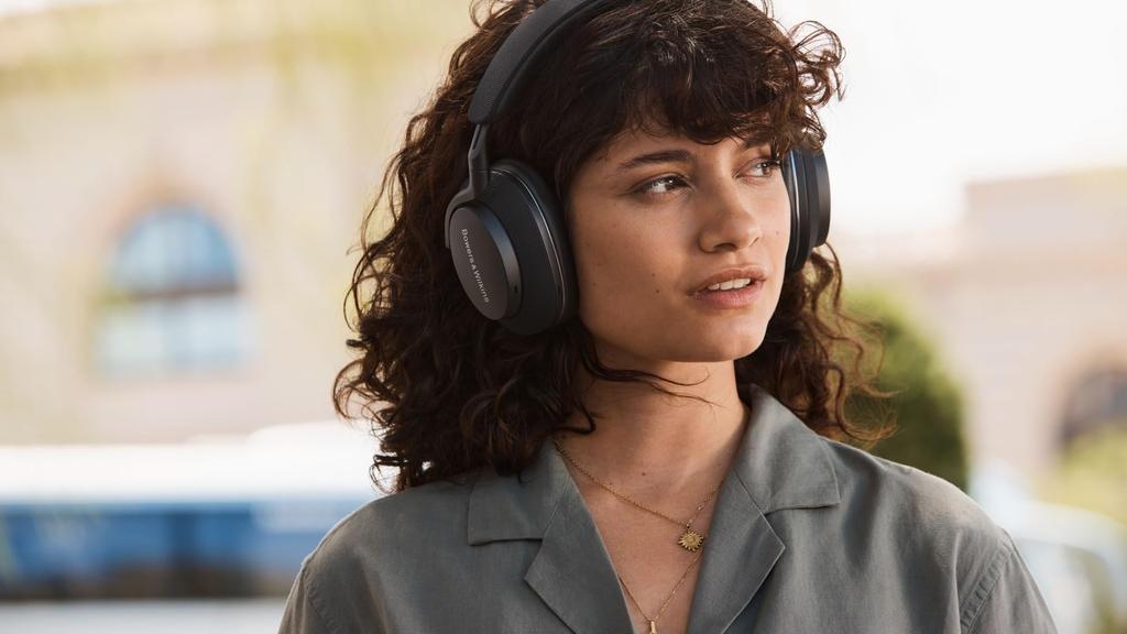 Bowers Wilkins Noise Canceling Wireless Headphones Black & Over-Ear Px7S2E/AB