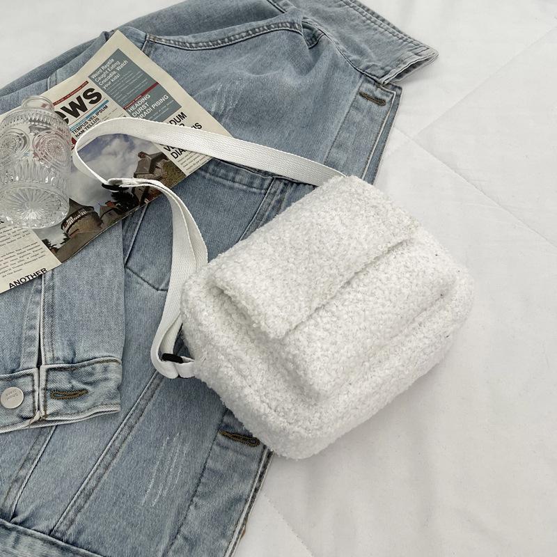 Сумка кроссбоди из овечьей шерсти в корейском стиле - Трендовая однотонная маленькая квадратная сумка на плечо Осень/Зима 2025