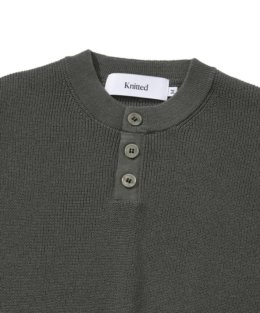 KNITTED Coolever Henley Neck Short Sleeve Knit Charcoal