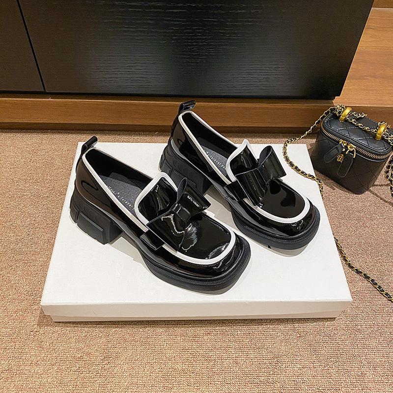 Новые лакированные черно-белые туфли, женские туфли в стиле ретро на толстой подошве, маленькие кожаные туфли в британском стиле, лоферы с бантом на массивном каблуке и квадратным носком