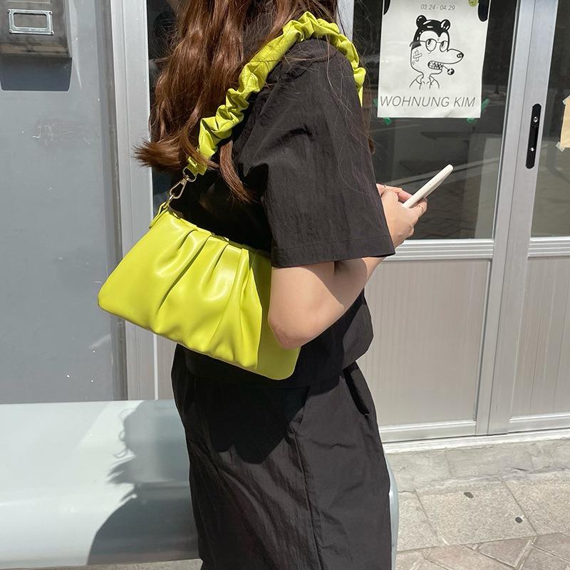 Сумка женская летняя новая белая плиссированная облако подмышечная сумка текстура ниша универсальная на одно плечо сумка-мессенджер