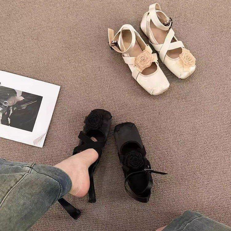 Ретро-цветочные туфли с перекрещивающимися ремешками 2025 года, летние балетки с квадратным носком и небольшим вырезом, новые китайские нежные балетки