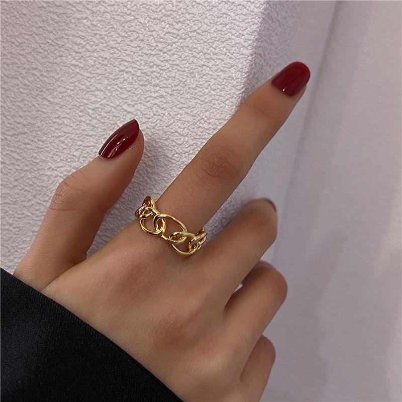 Женское высококачественное металлическое кольцо с мятой текстурой - уникальный дизайн, открытый стиль, легкая роскошь, простой, но элегантный аксессуар для широкого указательного пальца