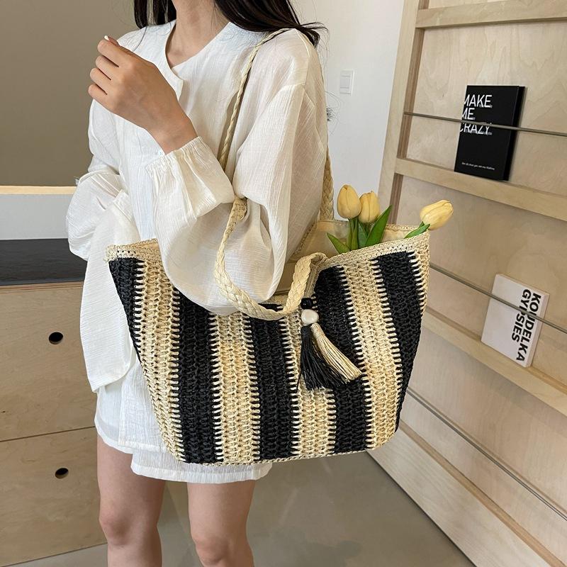 2025 Summer New Vertical Striped Straw Bag High-end Vacation Style Portable Woven Bag Casual Shoulder Beach Bag