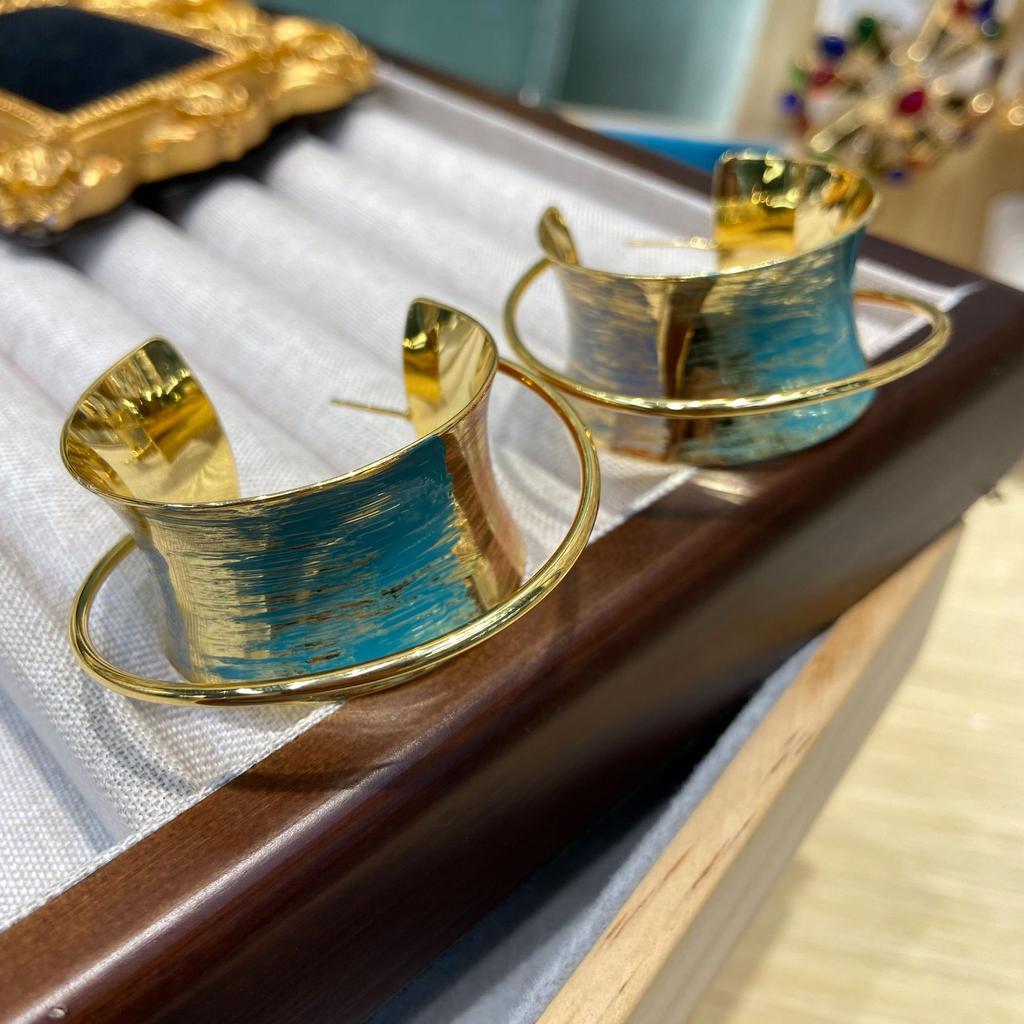 Расписные преувеличенные круглые серьги, простые тонкие окружающие серьги, темперамент, персонализированные металлические серьги-ветры, женщины