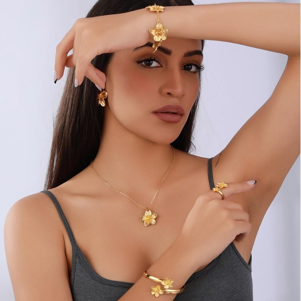 Alloy Necklace Earrings Bracelet Set Bohemian Style Geometric Flower Jewelry Set Bracelet Exaggerated Women Jewelry Suit Gift