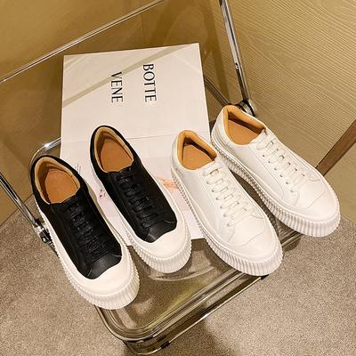 Кожаные маленькие белые туфли женские на мягкой подошве новые весенние на платформе на толстой подошве повседневные спортивные туфли на плоской подошве на шнуровке кеды печенье