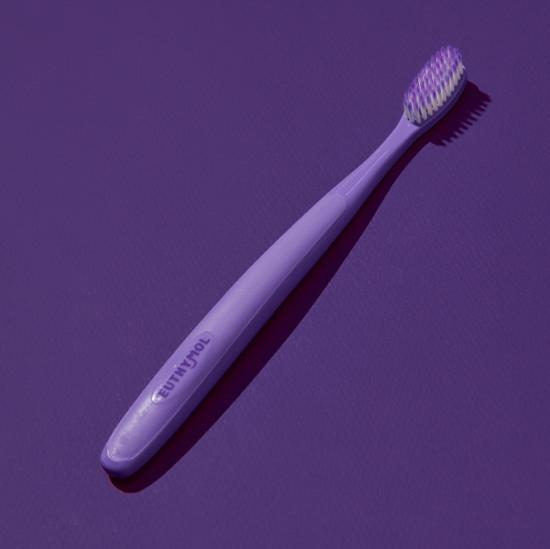 EUTHYMOL Фиолетовая отбеливающая зубная щетка, 2 шт. в упаковке, специальное предложение