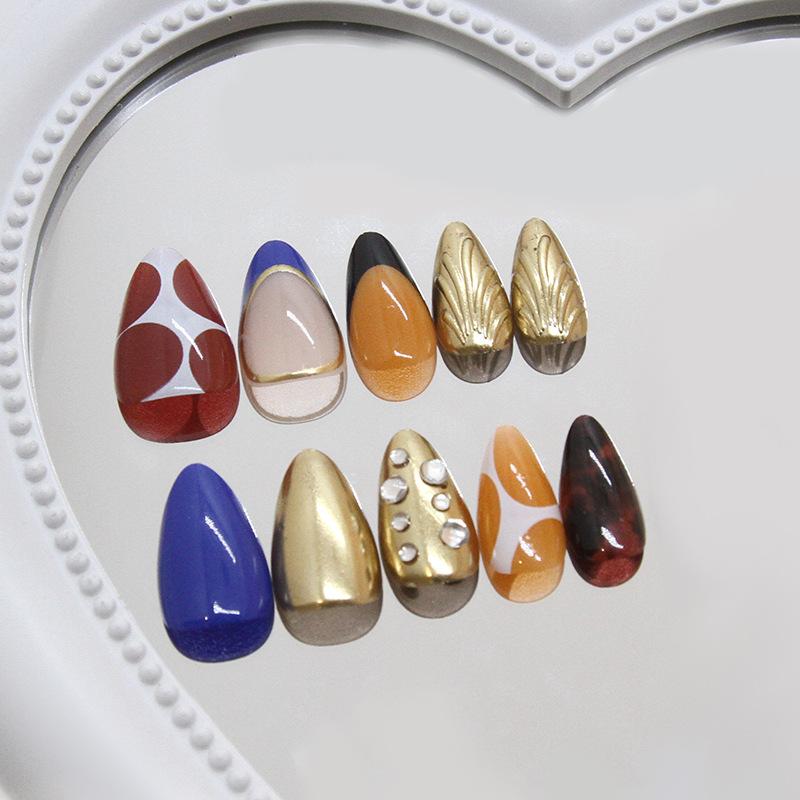 French three-dimensional smudge and flash white autumn and winter metal sweet and cool ins wind removable manicure almond nail 30 pieces