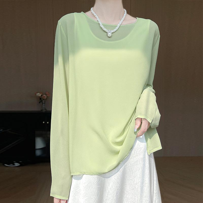 The New Niche Design of The Slightly Transparent Smock Is Fashionable and Versatile, with A Round Neck and A Light Air-conditioned Shirt