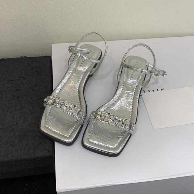 Французское слово из страз с сандалиями толстый каблук высокие каблуки лето новый серебристый крутые шлепанцы с юбкой сказочная обувь