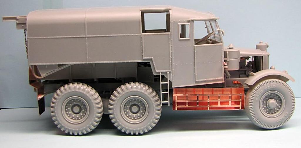 Thunder Model 1/35 Британский тяжелый артиллерийский тягач Scammell Pioneer R100 Пластиковая модель-конструктор TB35202