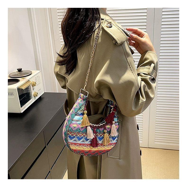 Женская сумка в этническом стиле с кисточками, модная и универсальная сумка через плечо, популярная сумка-полумесяц с цепочкой
