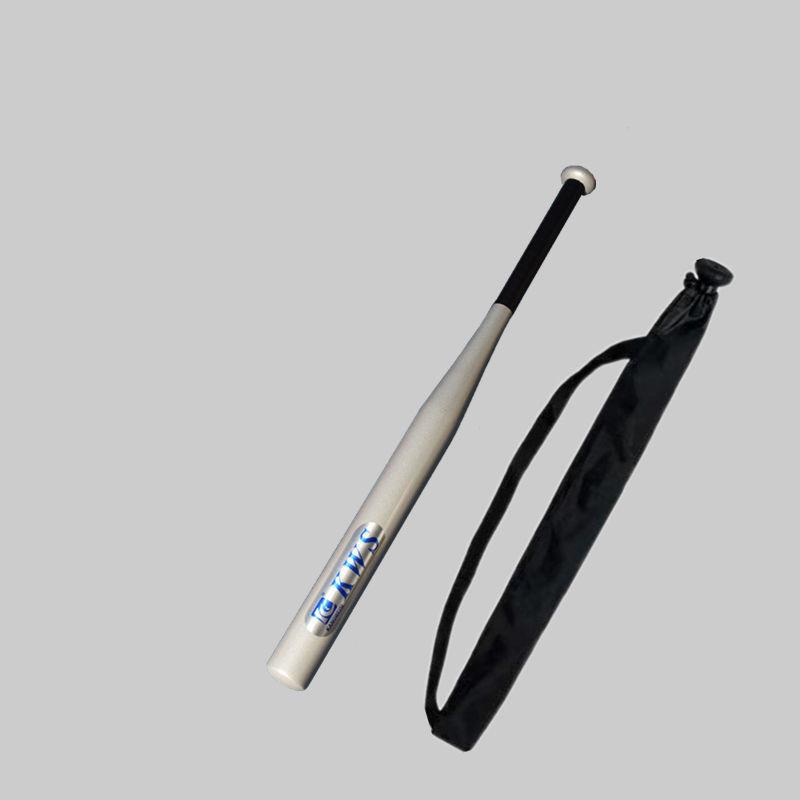 Бейсбольные биты из легированной стали. Студенты тренируются с бейсбольными битами.