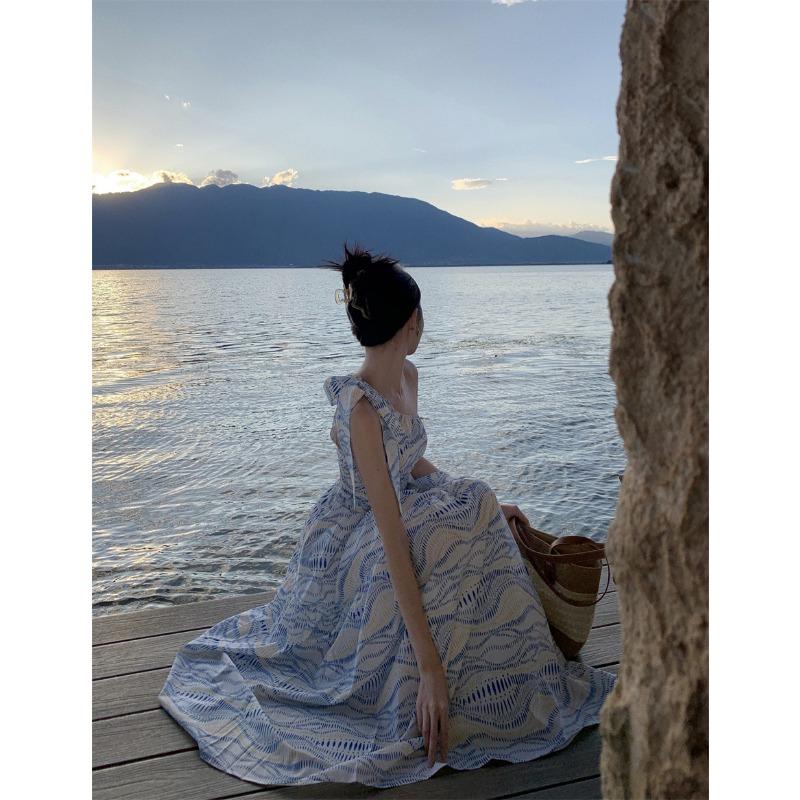 Летние женские длинные платья без рукавов с висячим вырезом и без бретелек на берегу моря