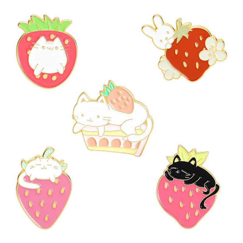 Strawberry Cat Adorable Brooch Cute Japanese Style Creative Pin Accessory For Bags