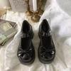 Милые туфли в стиле Лолиты, женские лакированные туфли на платформе, женские туфли Мэри Джейн с бантом и металлическим украшением, туфли-лодочки на массивном каблуке
