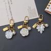 Elegant Pearl Keychain Luxury Shell Flower Leaf Pearl Keyring Handbag Charm DIY Car Key Accessories for Women Stylish Gift