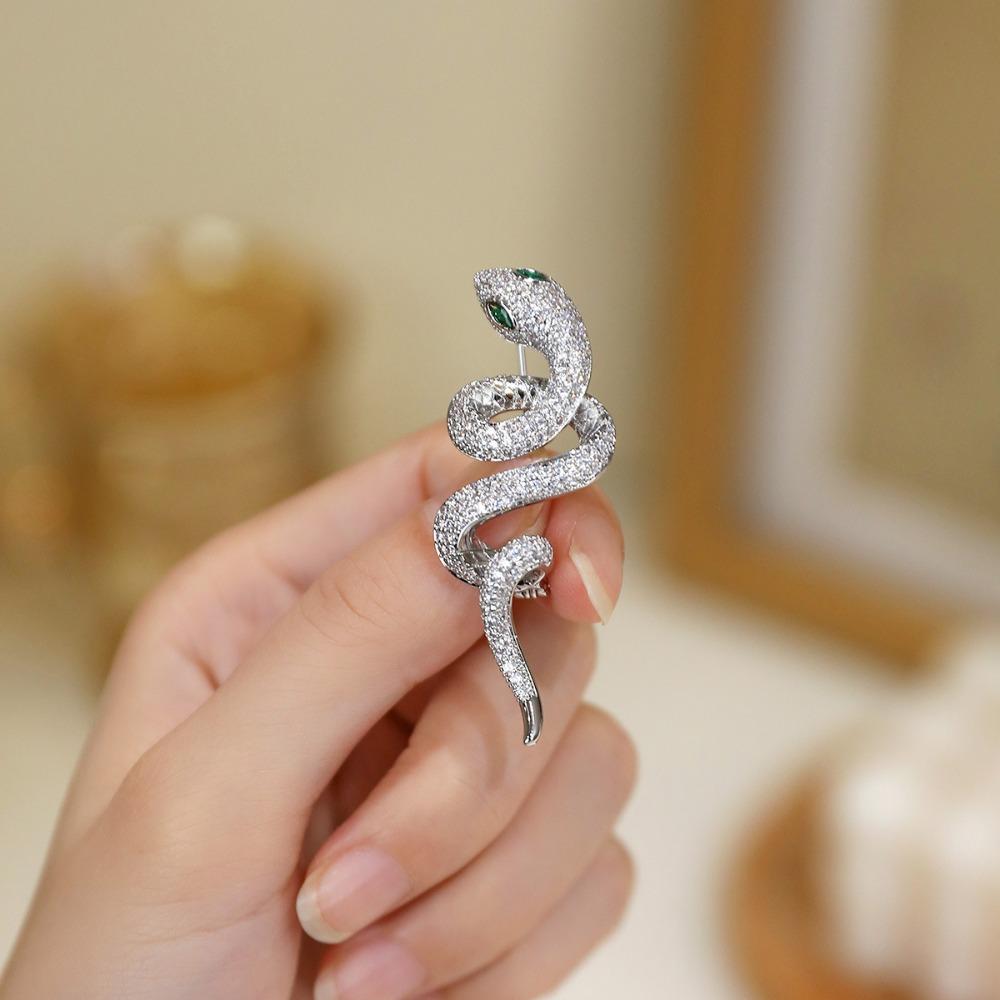 Minimalist Rhinestone Collar Pins Animal Snake Lapel Pin Temperament Zodiac Snake Brooch Party