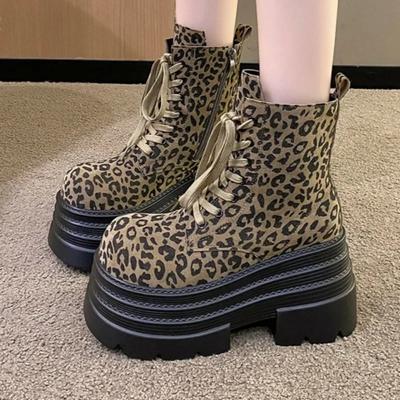 Женские ботильоны на платформе с леопардовым принтом на очень высоком каблуке, дизайнерские зимние замшевые зимние туфли 2025 года, трендовые женские осенние ботинки на шнуровке
