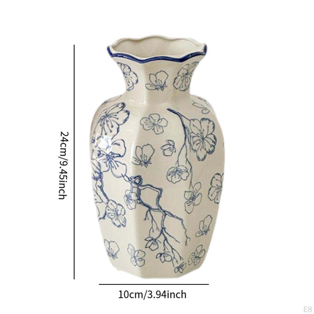 Сине-белая фарфоровая ваза для цветочной экспозиции в офисе или дома