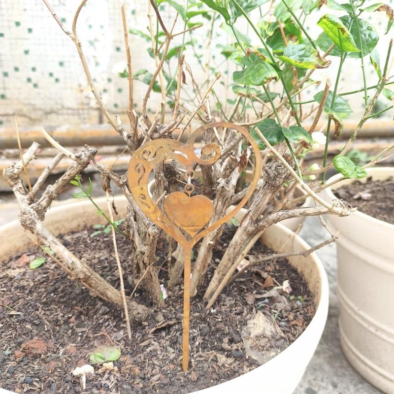 Heart Shape Rusty Iron Garden Stake Weather Prevent Ground Stake Outdoor Decors For Wedding Gift Lawn Patios Iron Art
