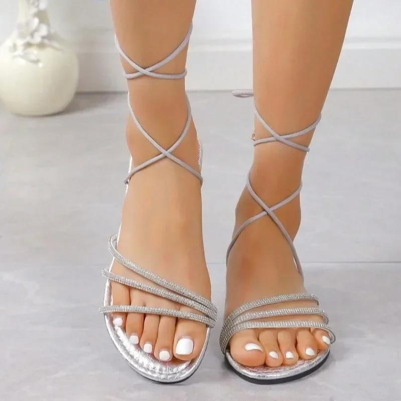 Женская обувь 2025 года, женские сандалии с узкой шнуровкой, модные повседневные женские туфли с кристаллами, летняя обувь больших размеров, элегантные сандалии на плоской подошве