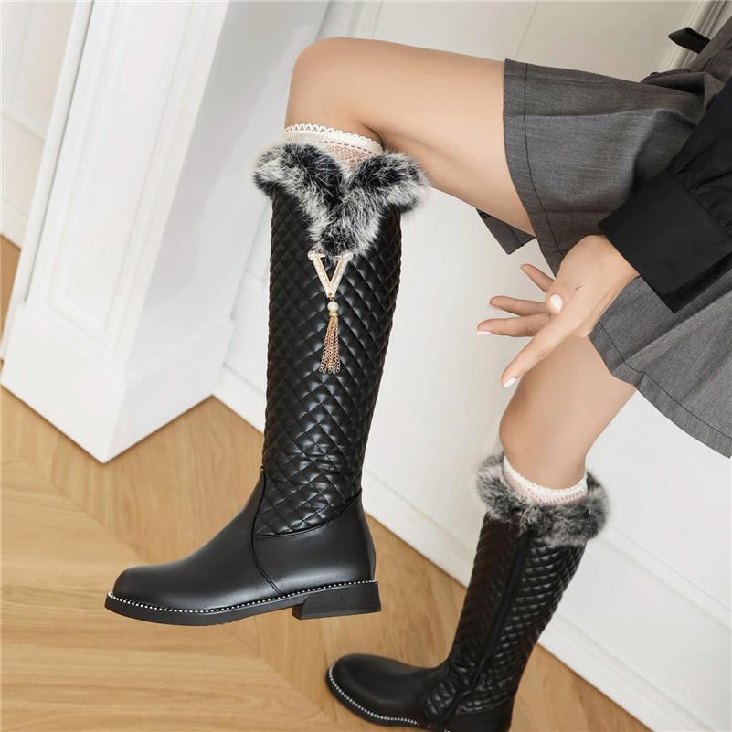 Женские сапоги до колена с круглым носком на плоской подошве, высокие сапоги на молнии с металлическими украшениями и заклепками, женская модная обувь, зимняя обувь 43