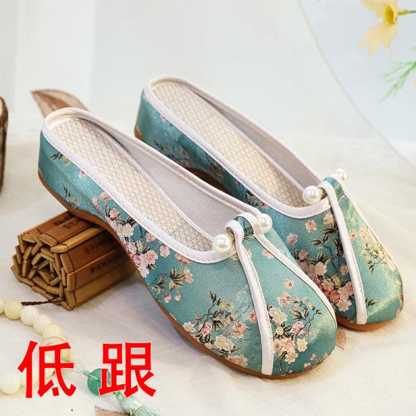 Модные домашние тапочки Женские лоферы на квадратном каблуке Шлепанцы с закрытым носком Массажный блок Цветочная ткань Вышивка Квадратный носок Каблук-блок Обувь Лоа