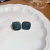 Серьги-бабочки из серебра с градиентной синей отделкой — элегантные серьги-гвоздики для осени/зимы.