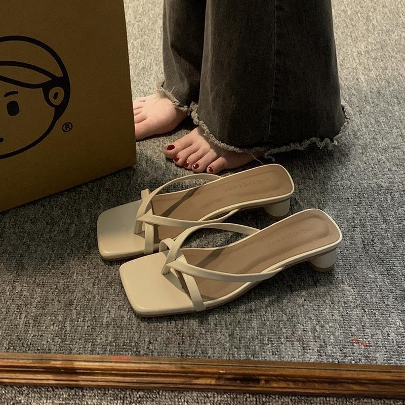 Шлепанцы женская верхняя одежда 2024 новые летние сандалии с полузатянутым носком fairy wind средний каблук толстый каблук классные тапочки