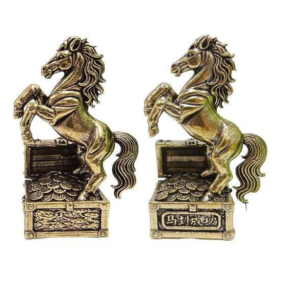 Фэн-шуй Латунная статуэтка лошади Лошадь, наступающая на монеты Украшение для стола на китайский Новый год Скульптура зодиакальной счастливой лошади с сокровищем