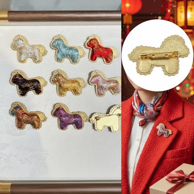 Брошь Лошадь в китайском стиле Детали вышивки Ретро-дизайн Булавка Little Pony Материал: парча Роскошная брошь из парчи Сун