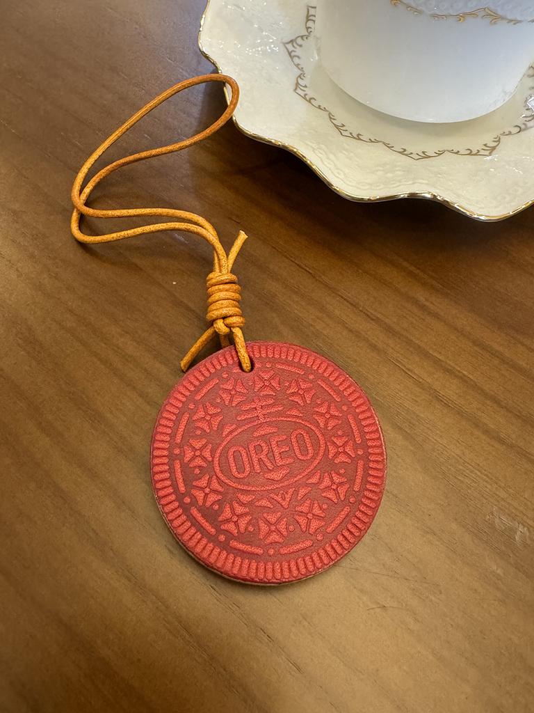 Handmade Oreo Chocolate Vegetable Tanned Cowhide Leather Hanging Accessories Hand Tents Car Keychains Pendants Gift Customization