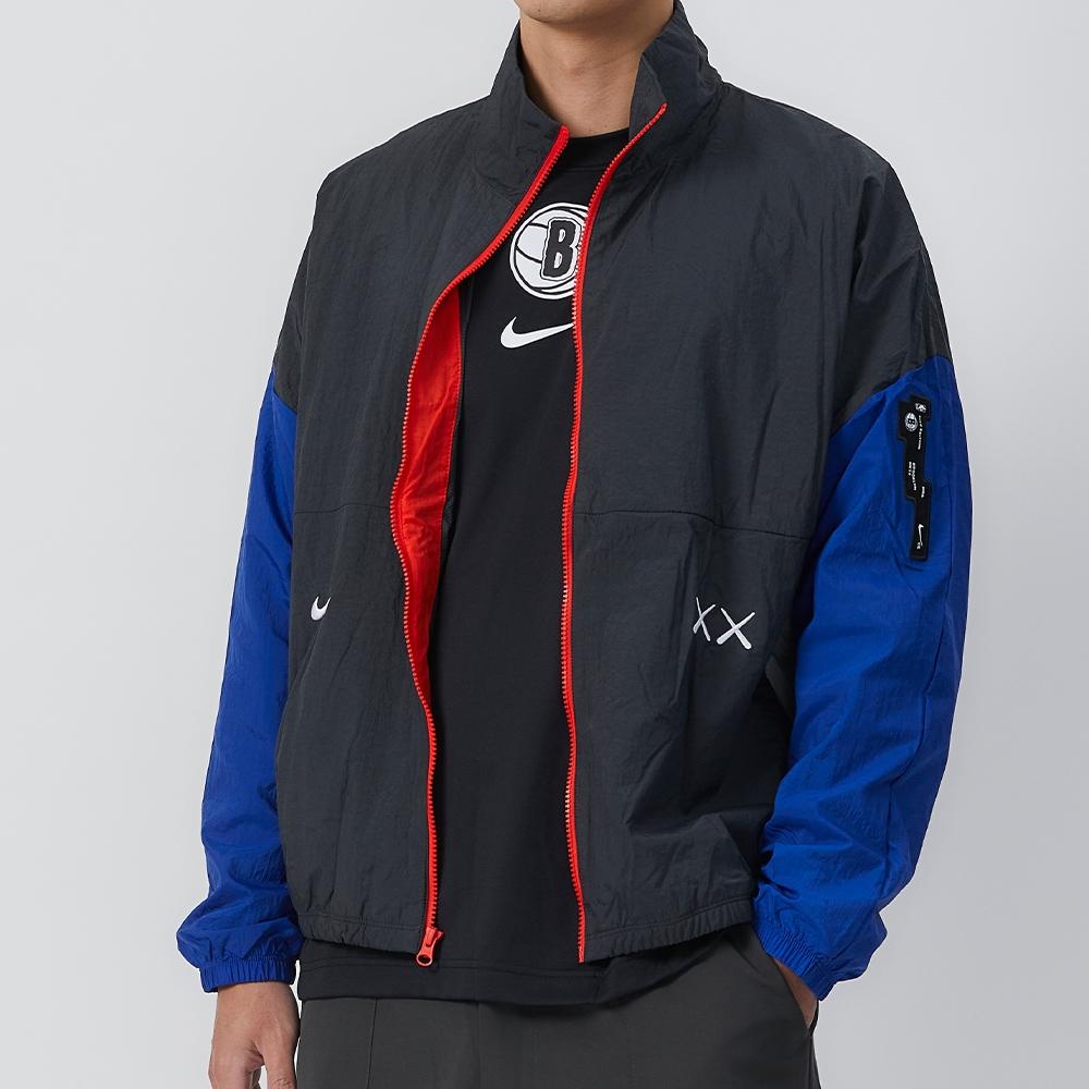 Nike X NBA Brooklyn Nets Повседневная мужская куртка с воротником-стойкой и молнией, цвет: темно-дымчато-серый FB4398-018