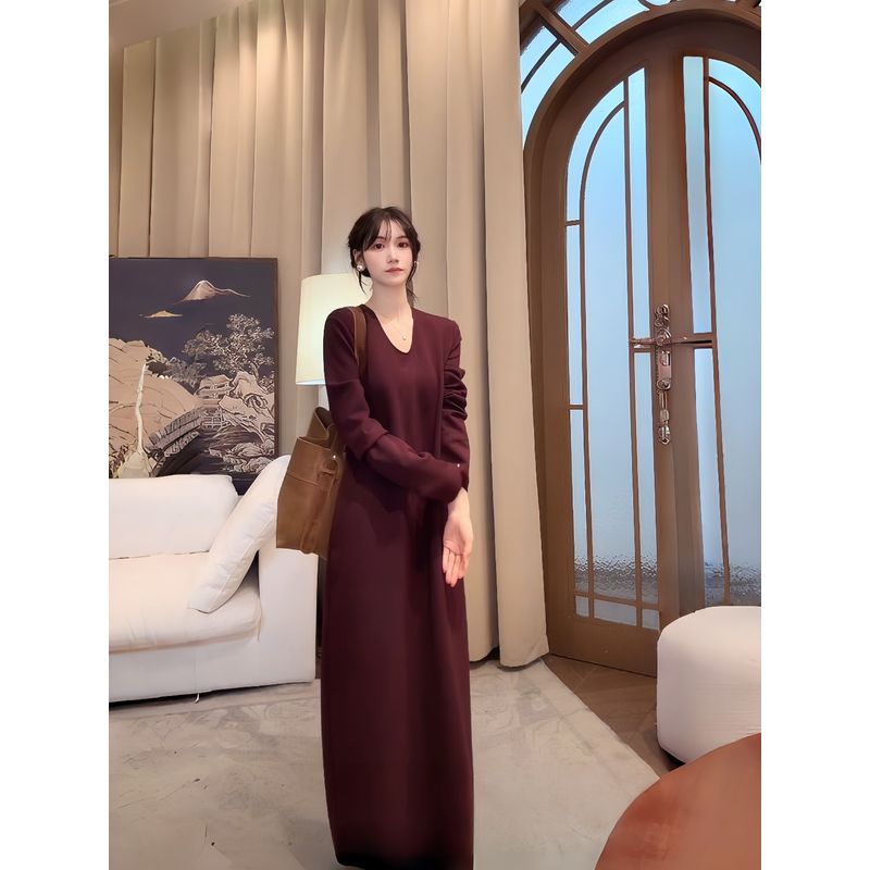 Plus-Size Women's Fashion V-Neck Casual Style Dress, New Spring Model for Curvy Women, Loose Fit, Slimming, Tummy-Concealing, Elegant Long Dress