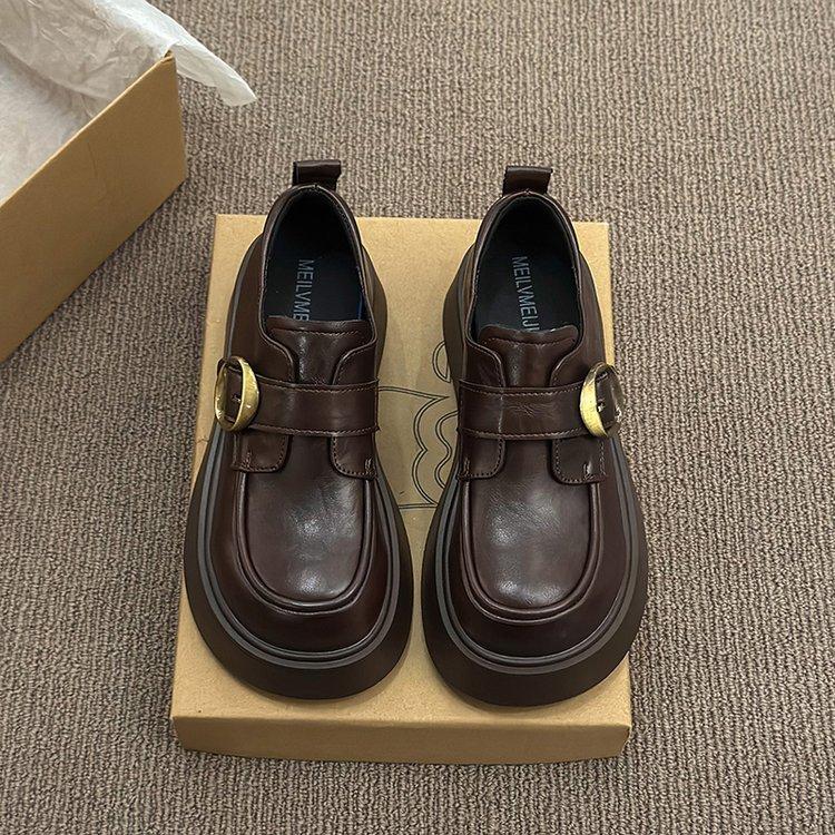 Маленькие кожаные туфли в британском стиле женские весна 2025 новая подошва-маффин на толстой подошве с круглым носком универсальные черные лоферы на липучке