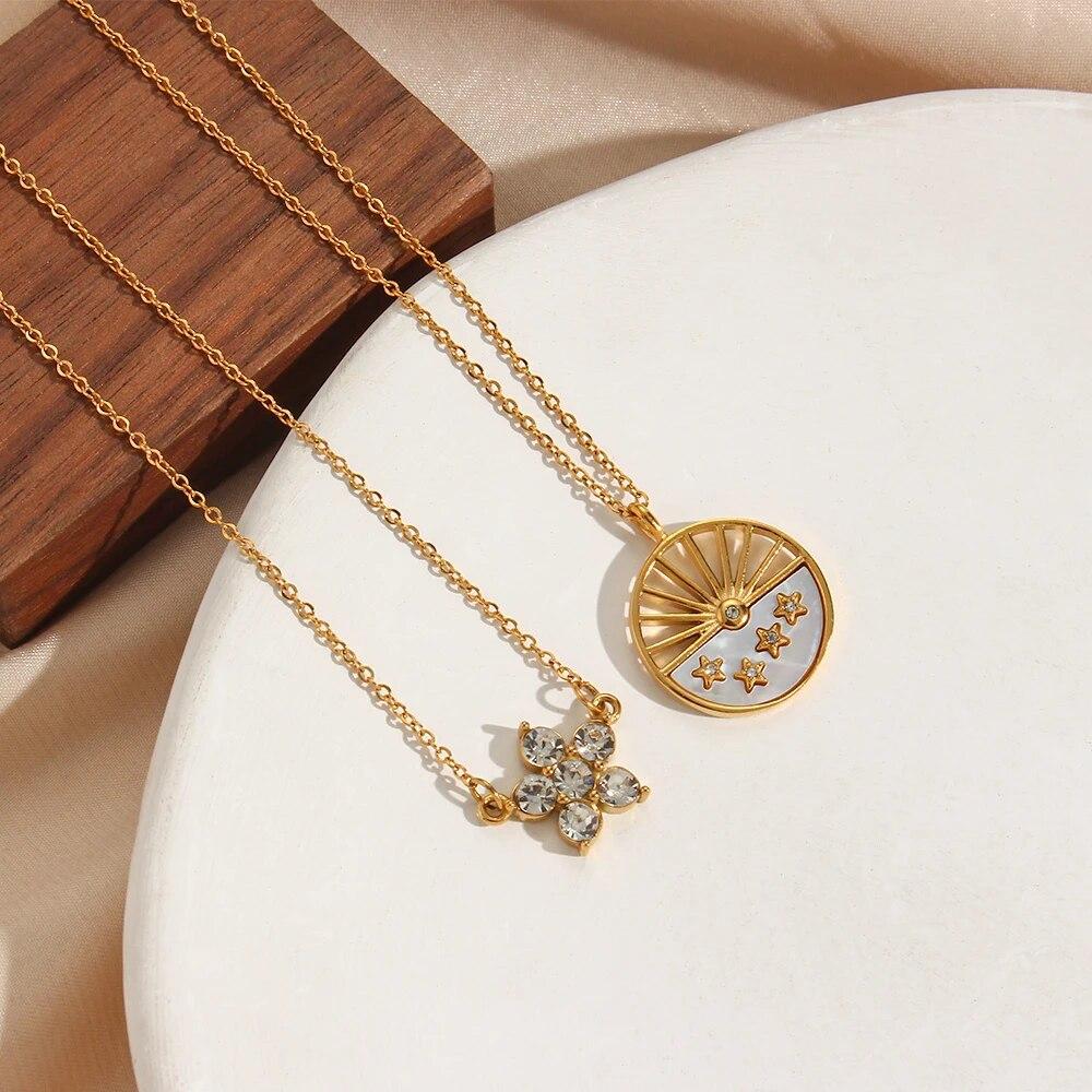 Шикарное маленькое циркониевое покрытие с микропрокладкой, монета в форме цветка Таро, кулон, ожерелье, позолоченные 18 карат ювелирные изделия из нержавеющей стали