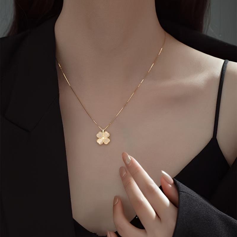 Ожерелье с четырехлистным клевером - Изысканная цепочка на ключицы с лепестками, Минималистичный шик для декольте, Элегантный сувенир в подарок для вечеринок и повседневной носки