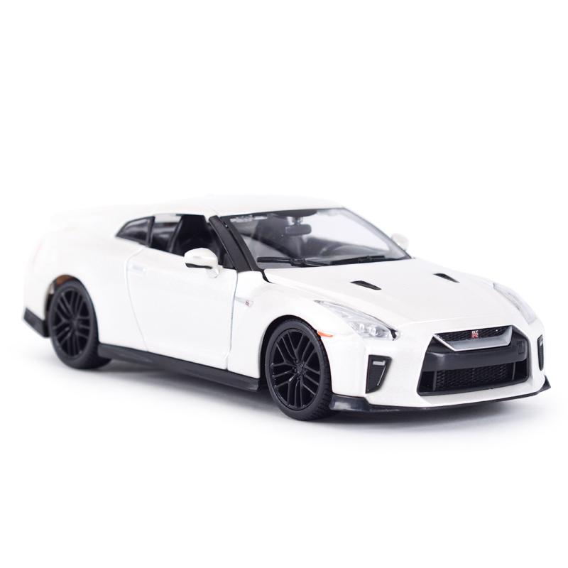 Ббураго 1:24 Nissan 2017 GT-R Sports Car Static Die Cast Vehicles Collectible Model Car Toys