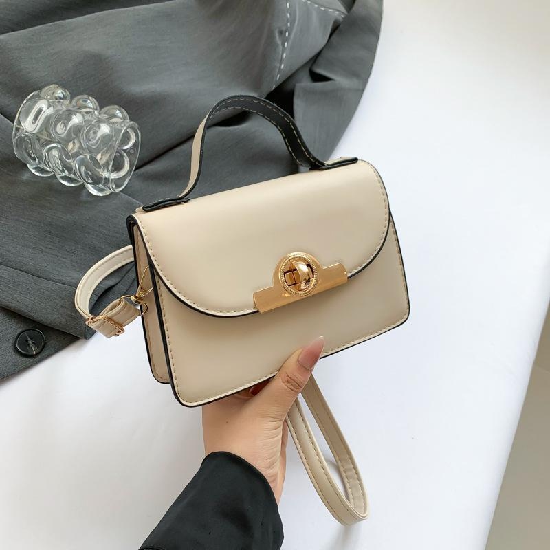 Простая и модная маленькая квадратная сумка 2024 года, новый тренд лета, корейская версия модной сумки через плечо, простая повседневная сумка-мессенджер для женщин