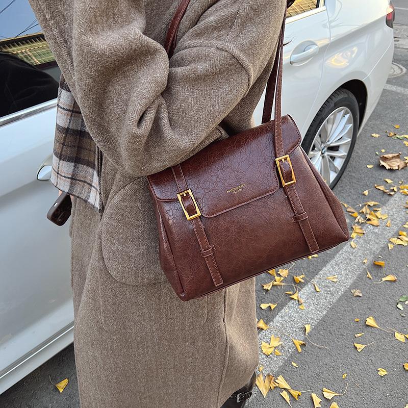 Ретро модная ручная сумка-тоут большой вместимости 2025 новая женская ретро простая сумка через плечо подмышку