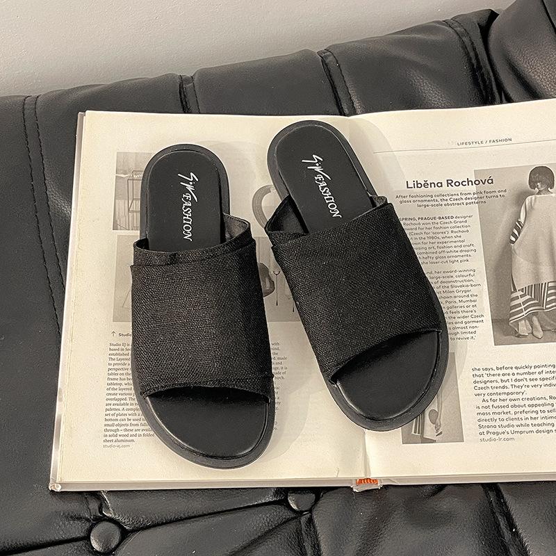 French Flat-bottomed Retro Casual One-word Slippers Women's Summer Wear 2025 New Seaside Vacation Beach Cool Slippers