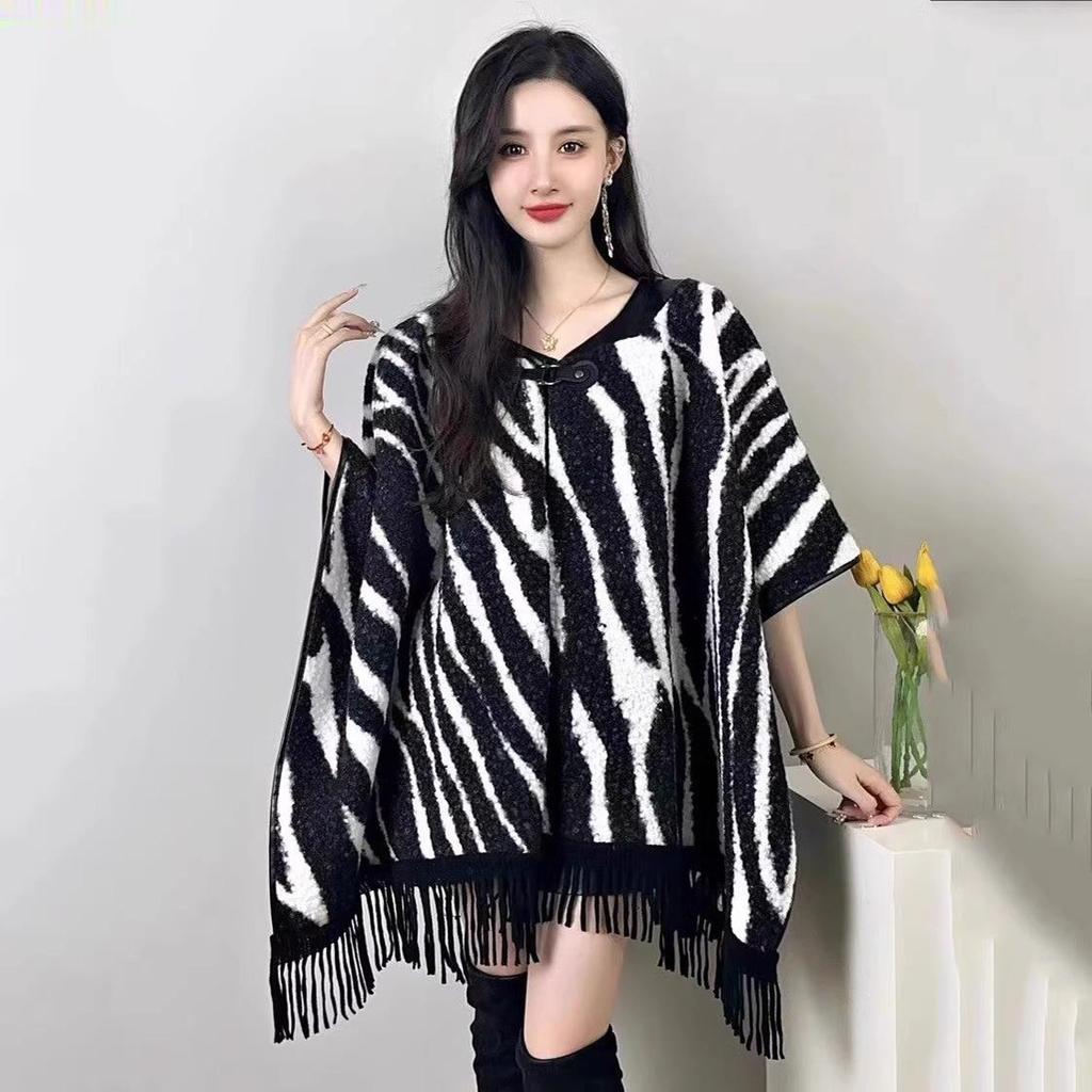 Maillard Wears A Vintage Design Niche Plaid Splicing Cape Fringed Shawl Sleeveless Granular Velvet Thick Coat