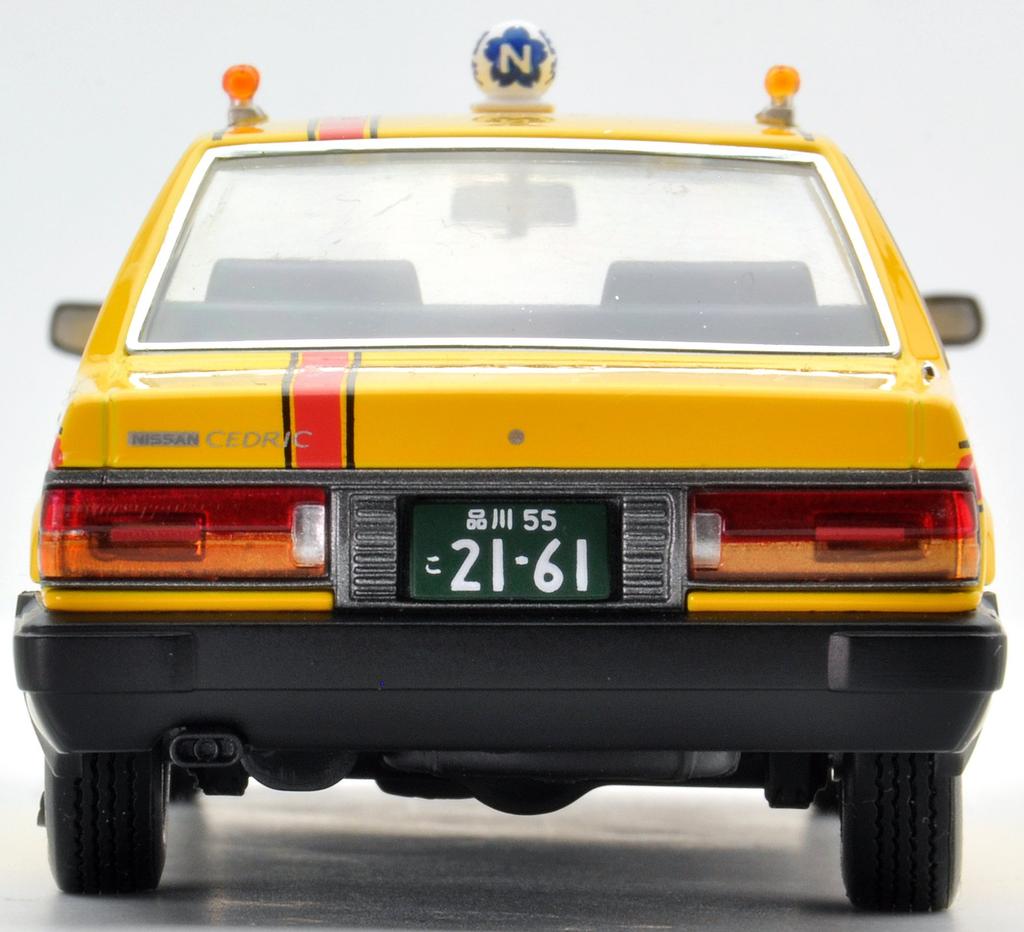 Tomica Limited Vintage Neo Nissan Cedric Такси Готовая модель 1/43 LV-N43-13b (Nihon Kotsu)