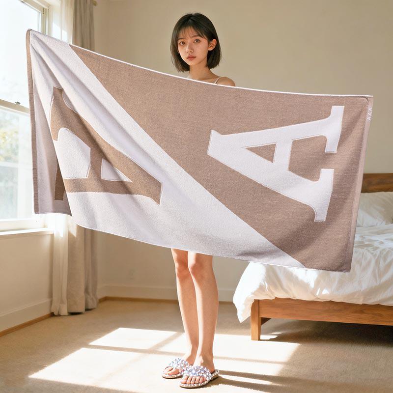 Luxury Yarn-Dyed Jacquard Cotton Bath Towel - Soft, Absorbent, Thick, and Large
