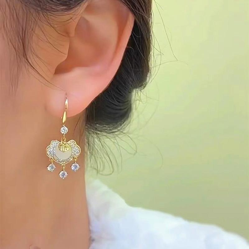 Mosquito coil disc, ear clips, high-end ethnic style, zircon safety lock, ear buckle, popular fashion, versatile lucky lock earrings.