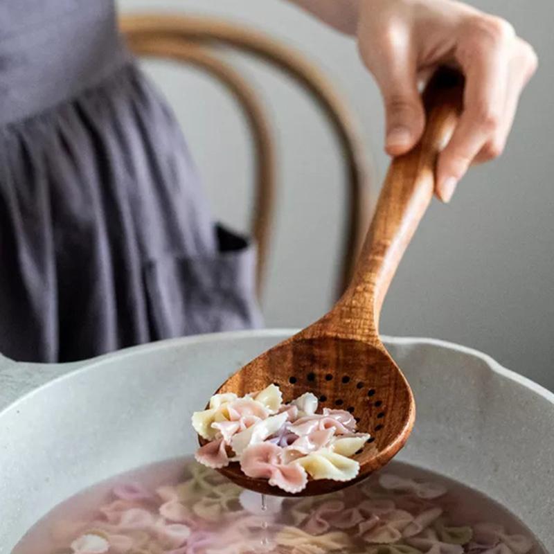 Slotted Wooden Spoon Kitchen Skimmer Colander Long Wooden Strainer Spoon for Cooking Ladle Food Strainer Spoon Kitchen Utensils